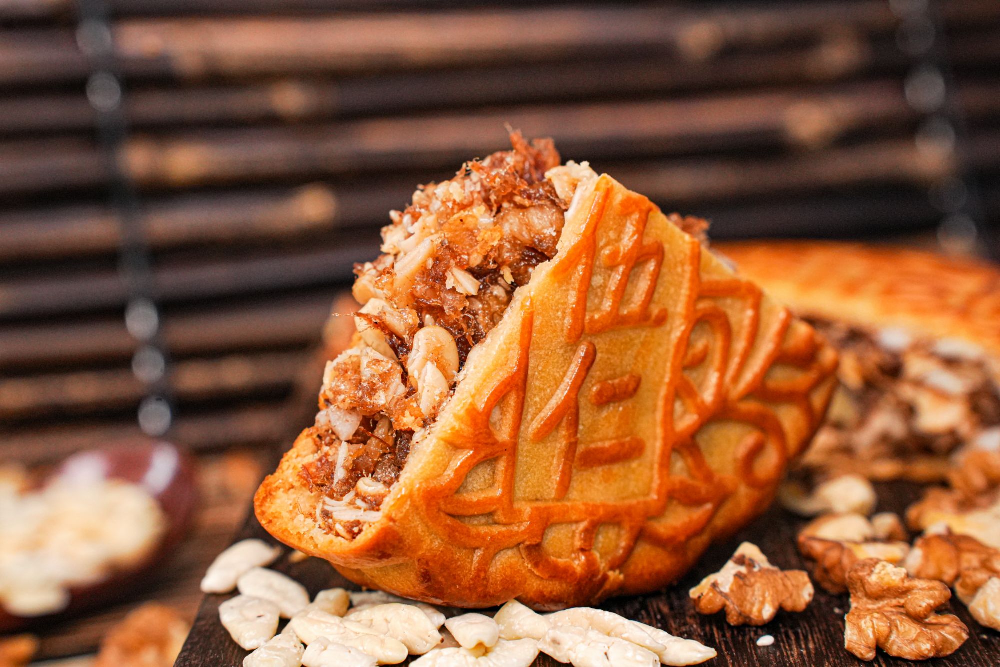 金腿伍仁大月饼（一斤）*1+五黄白莲蓉大月饼（一斤）*1（2盒 共1000g）
