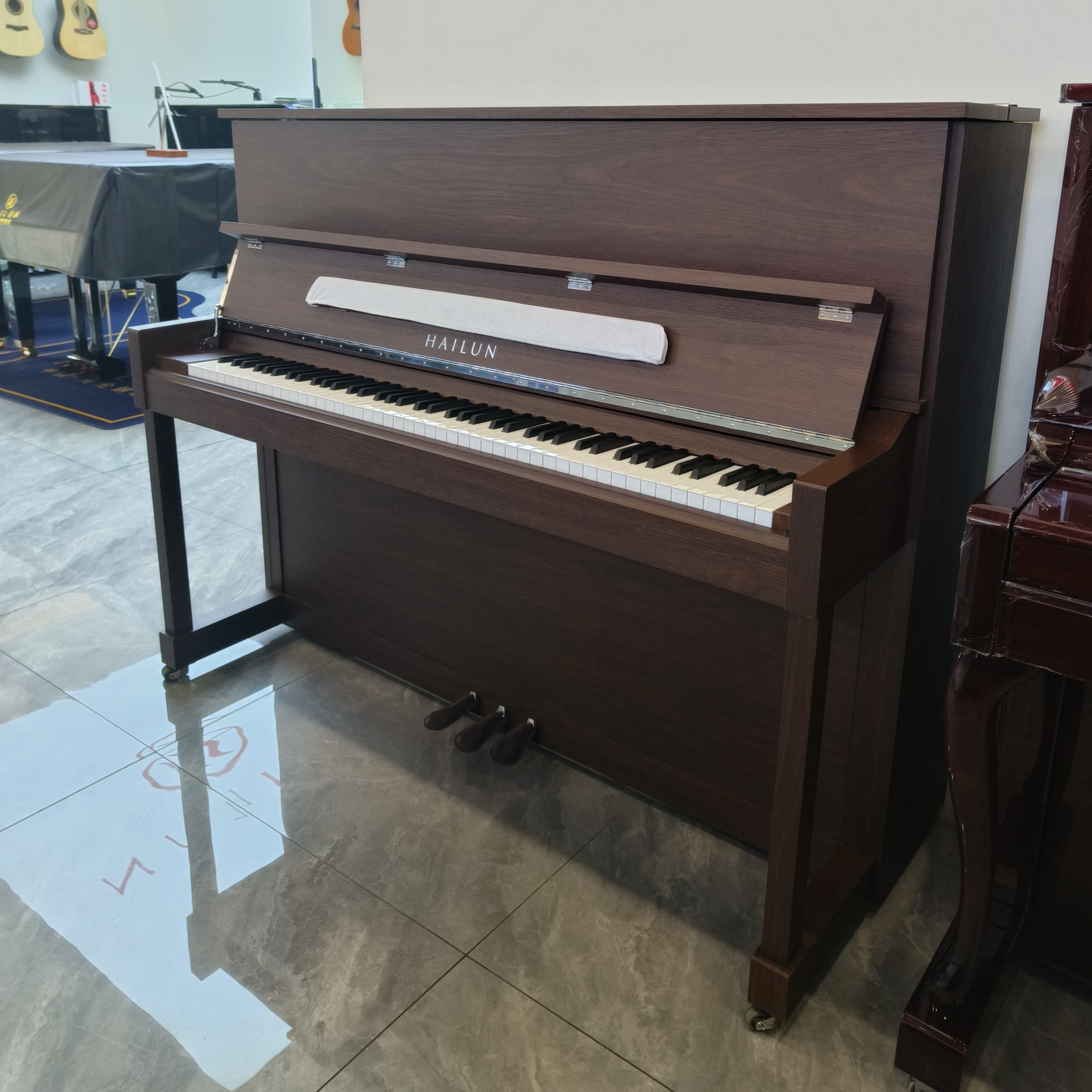 HAILUN/海伦启航系列S119立式钢琴胡桃木哑光原装进口部件       