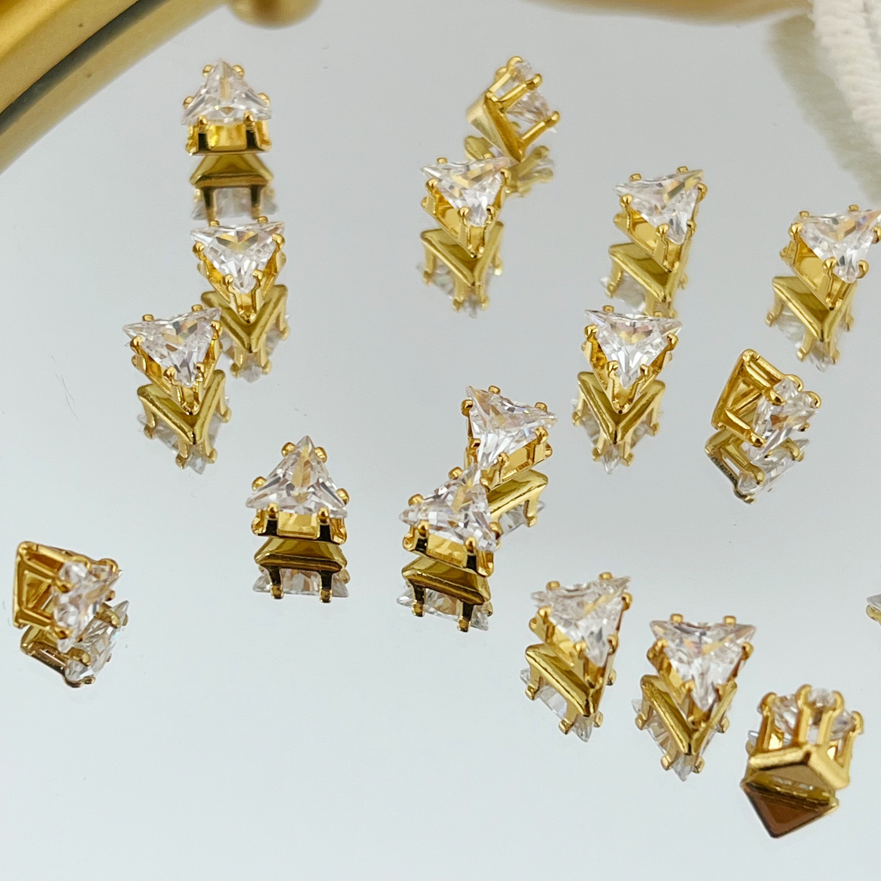 左夕M4747【100颗金底白色卡5三角形爪钻】铜镀金高保色DIY配件