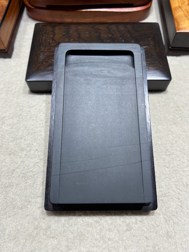 歙砚眉子坑规矩长方砚鱼籽底枣心线眉17/9.3/2.5厘米