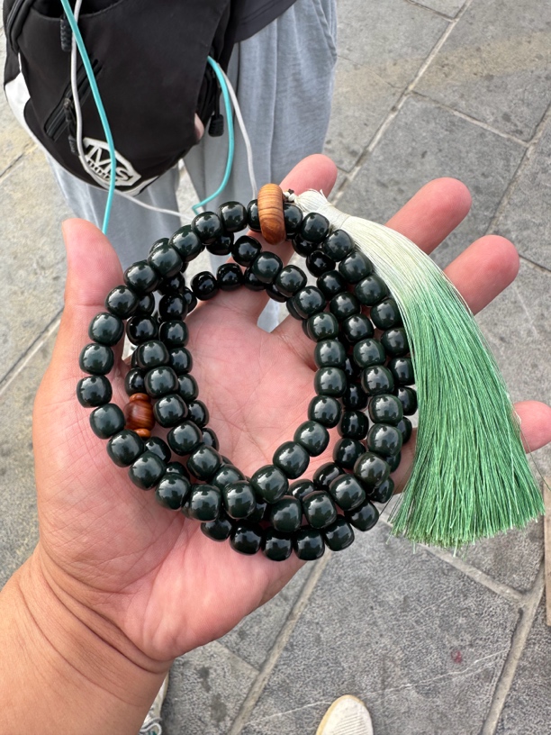 新疆料和田玉108的朝珠，盘玩首选！自带手把两厢宜