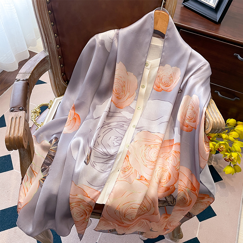 真丝丝巾女秋冬季外搭披肩桑蚕丝银灰色送妈妈礼物百搭丝绸围巾