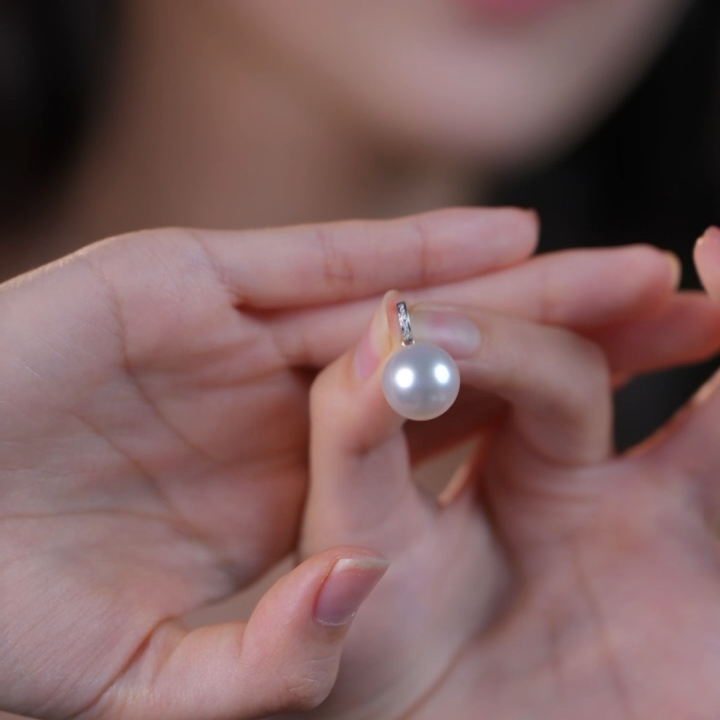 sy10039 | 【标王】 18K金钻石12.5-13.5mm海水澳白吊坠（赠银链）