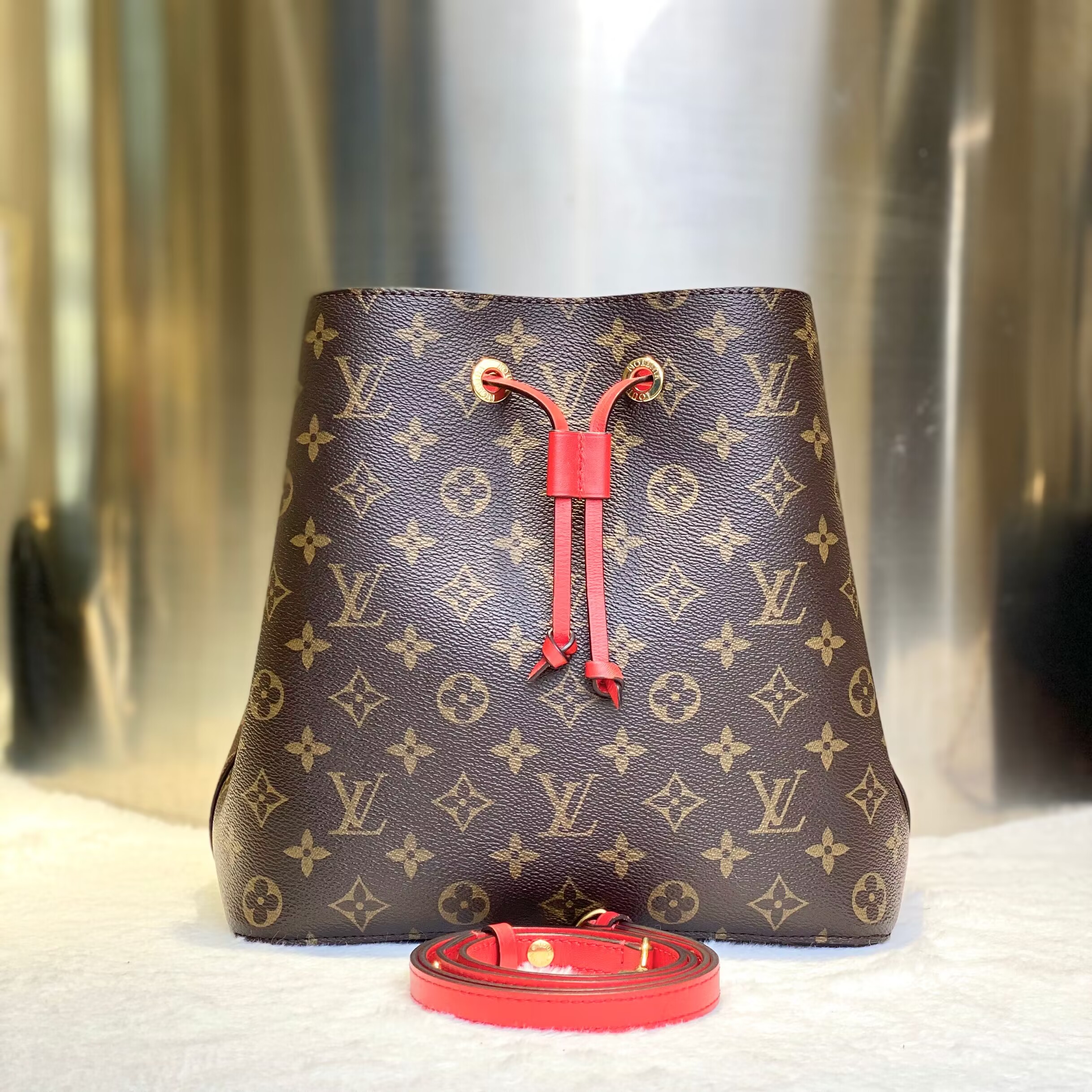 99新 LouisVuitton/路易威登 古有98新LV老花红桶经典桶包2222