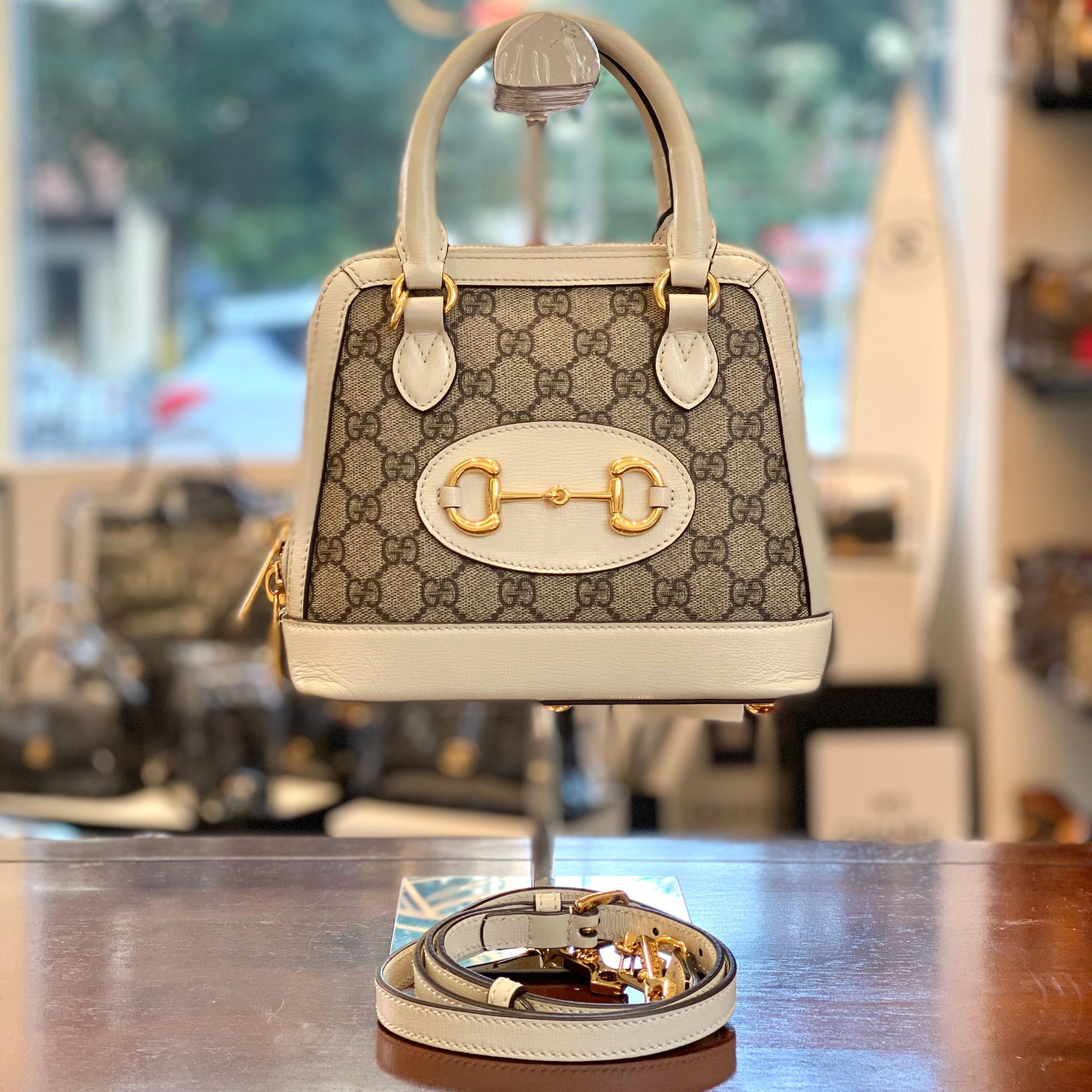99新  古有98新古驰GUCCI 1955 贝壳公价17000斜挎白色小包6503