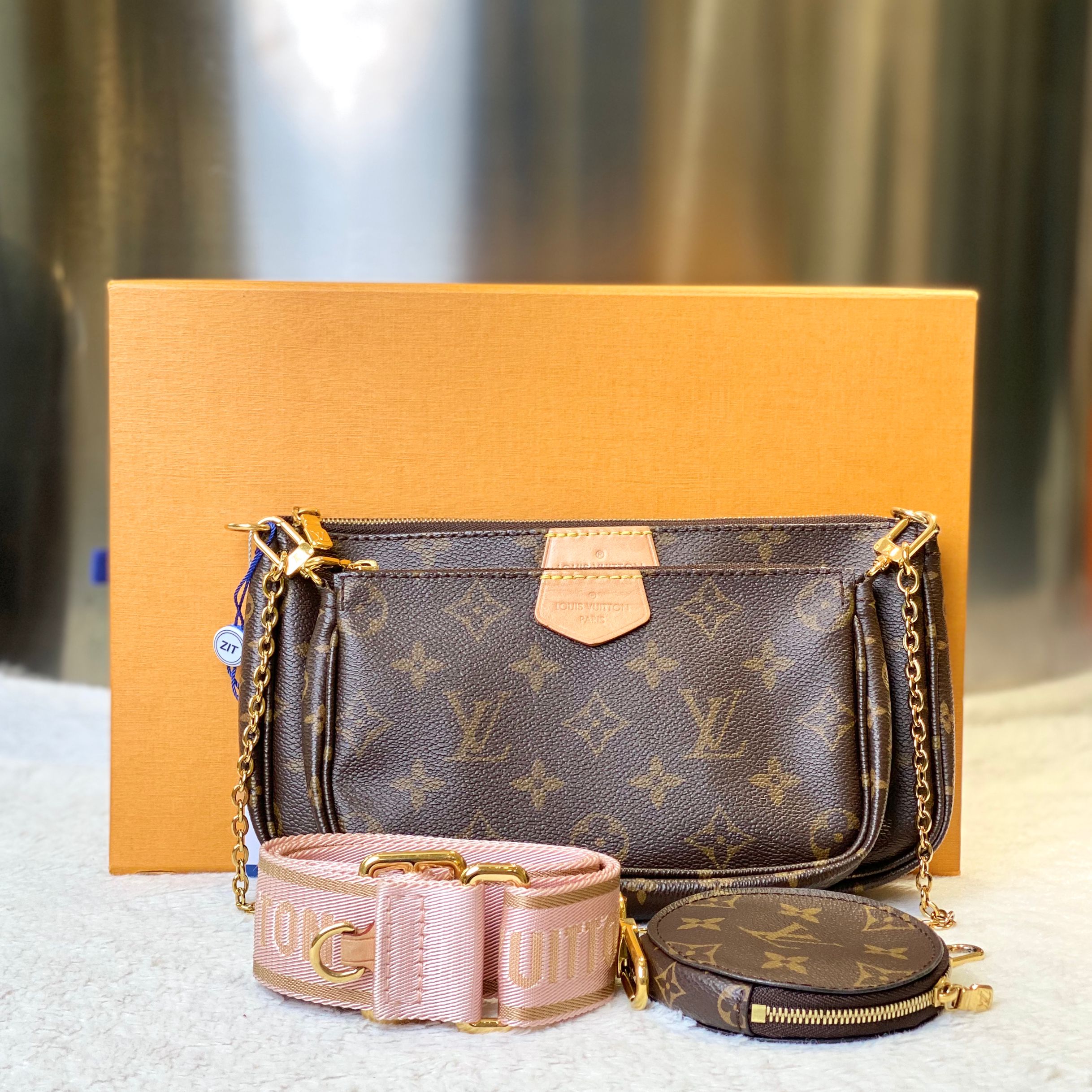 99新 LouisVuitton/路易威登 古有98新LV五合一粉肩带斜挎包8806