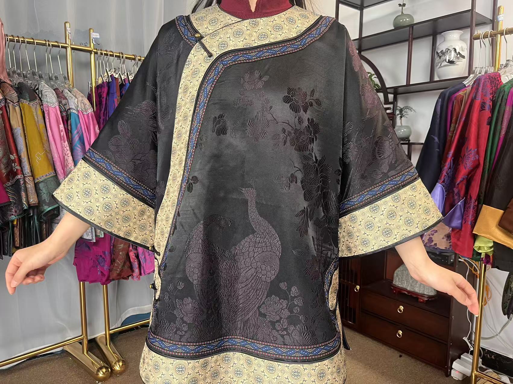 【真丝老软缎上衣】复古宋锦大水袖太太服（老缎有岁月痕迹介意勿拍）