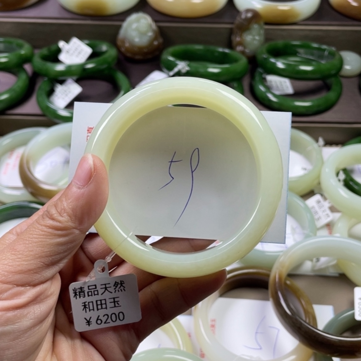 【闪购商品】和田玉手镯未镶嵌人***?