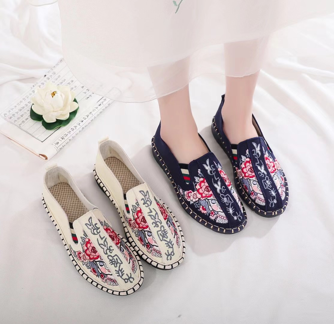 断码福利 经典百搭民族风绣花布鞋女舒适软底休闲鞋