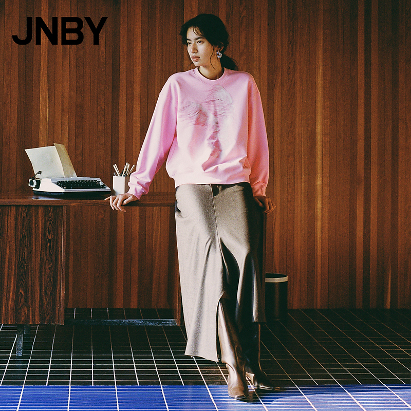 JNBY/江南布衣圆领卫衣女长袖宽松休闲兔子印花上衣5N7413660