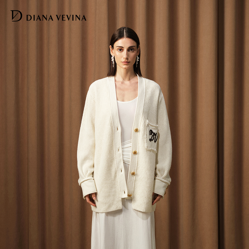 DIANA VEVIN绵毛衣外套手工刺绣LOGO毛针织衫