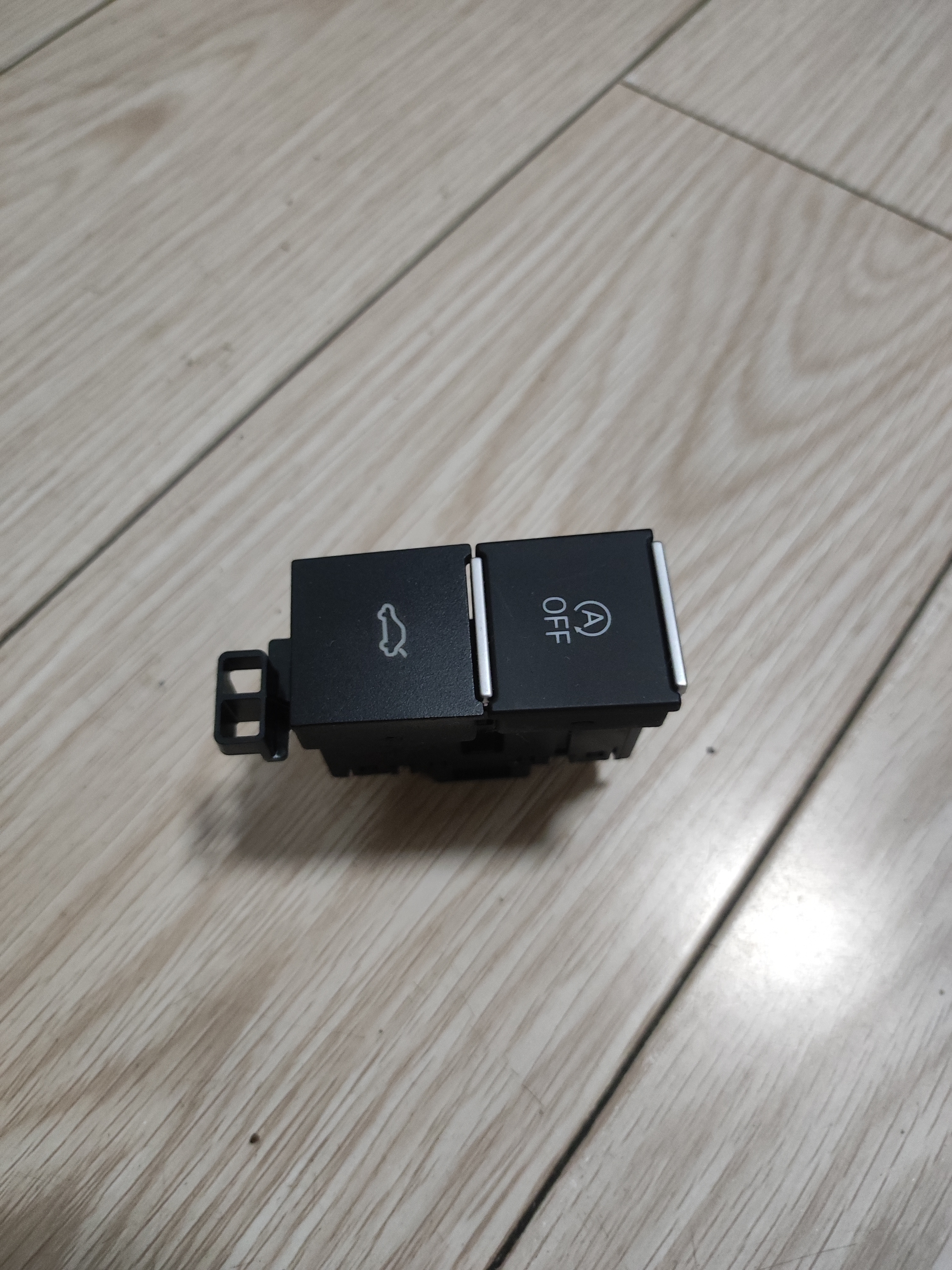 19到25宝来车后备箱开关