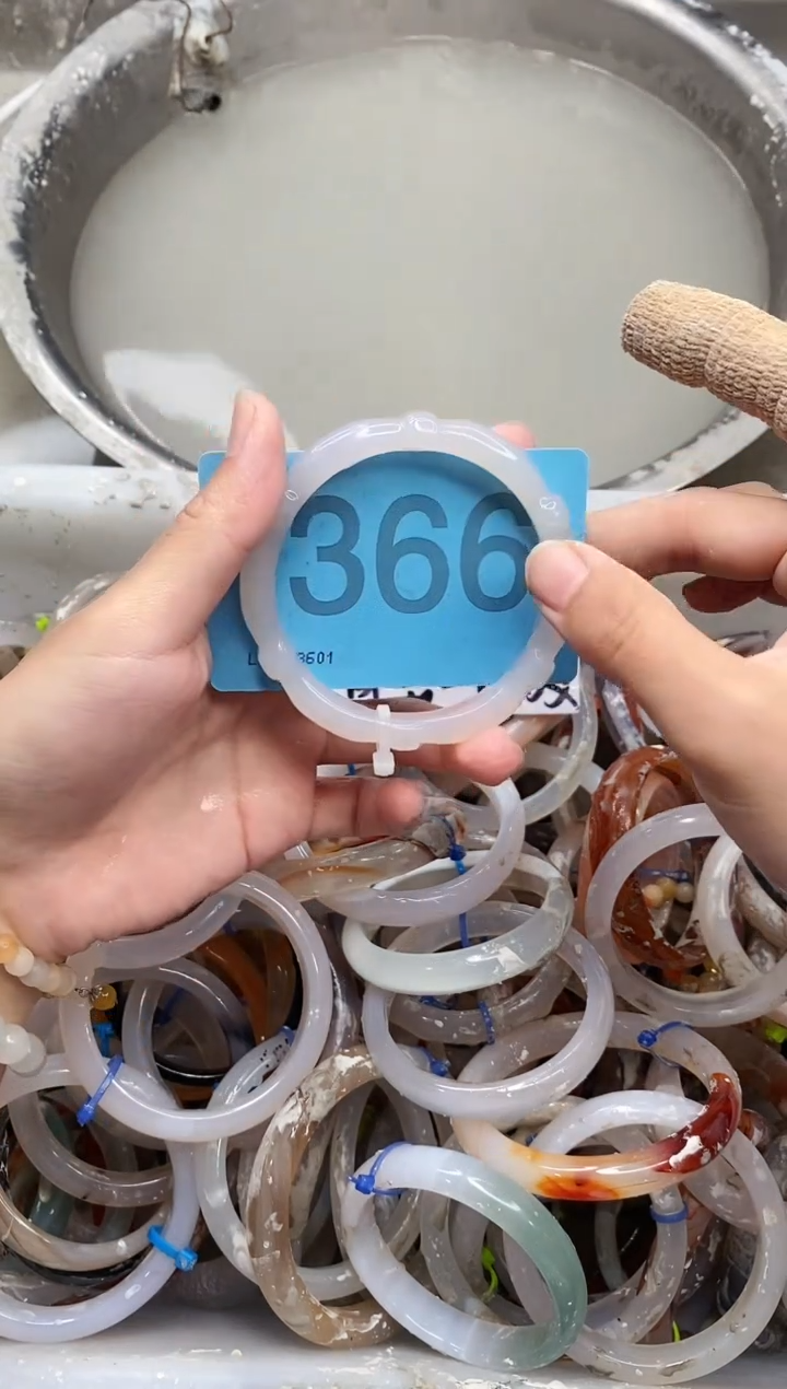 【闪购商品】玛瑙/玉髓手镯未镶嵌6061