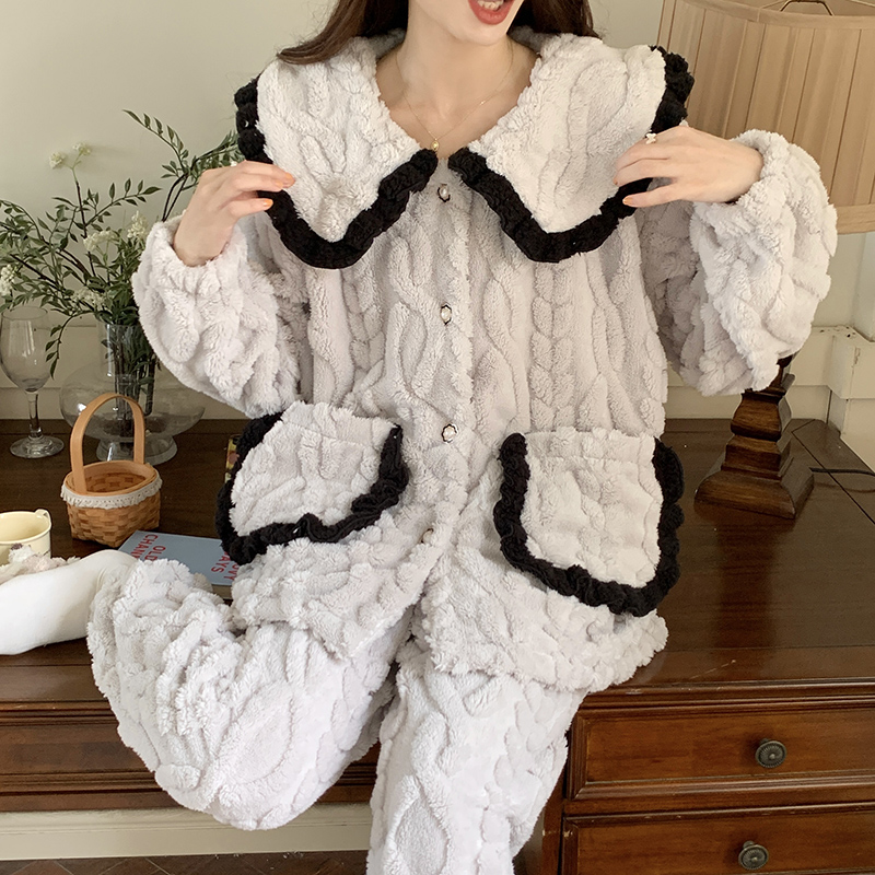 秋冬季睡衣女2024年新款珊瑚绒加绒加厚保暖法兰绒翻领家居服套装