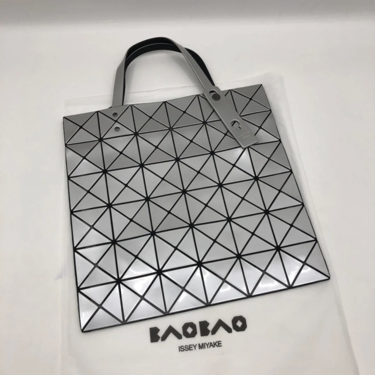 95新 Issey Miyake/三宅一生 【嘻哈专属】/D0033/银色单肩包