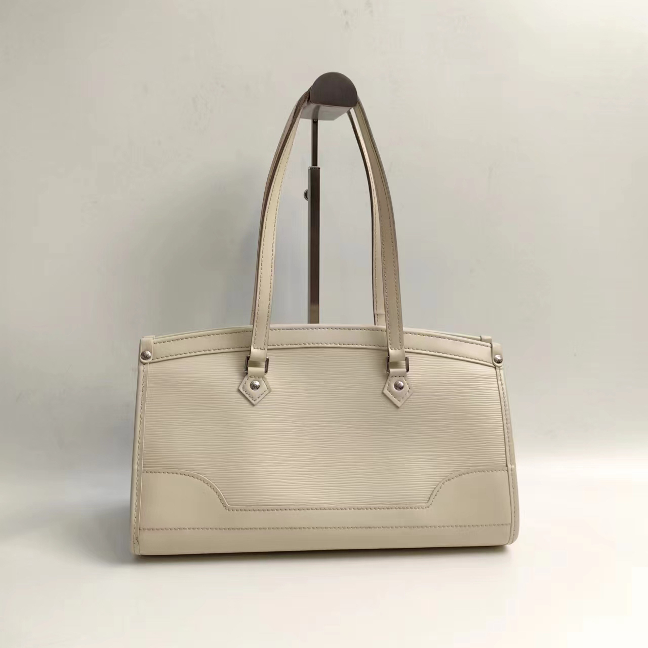 95新 LouisVuitton/路易威登 白色水波纹手提包86800