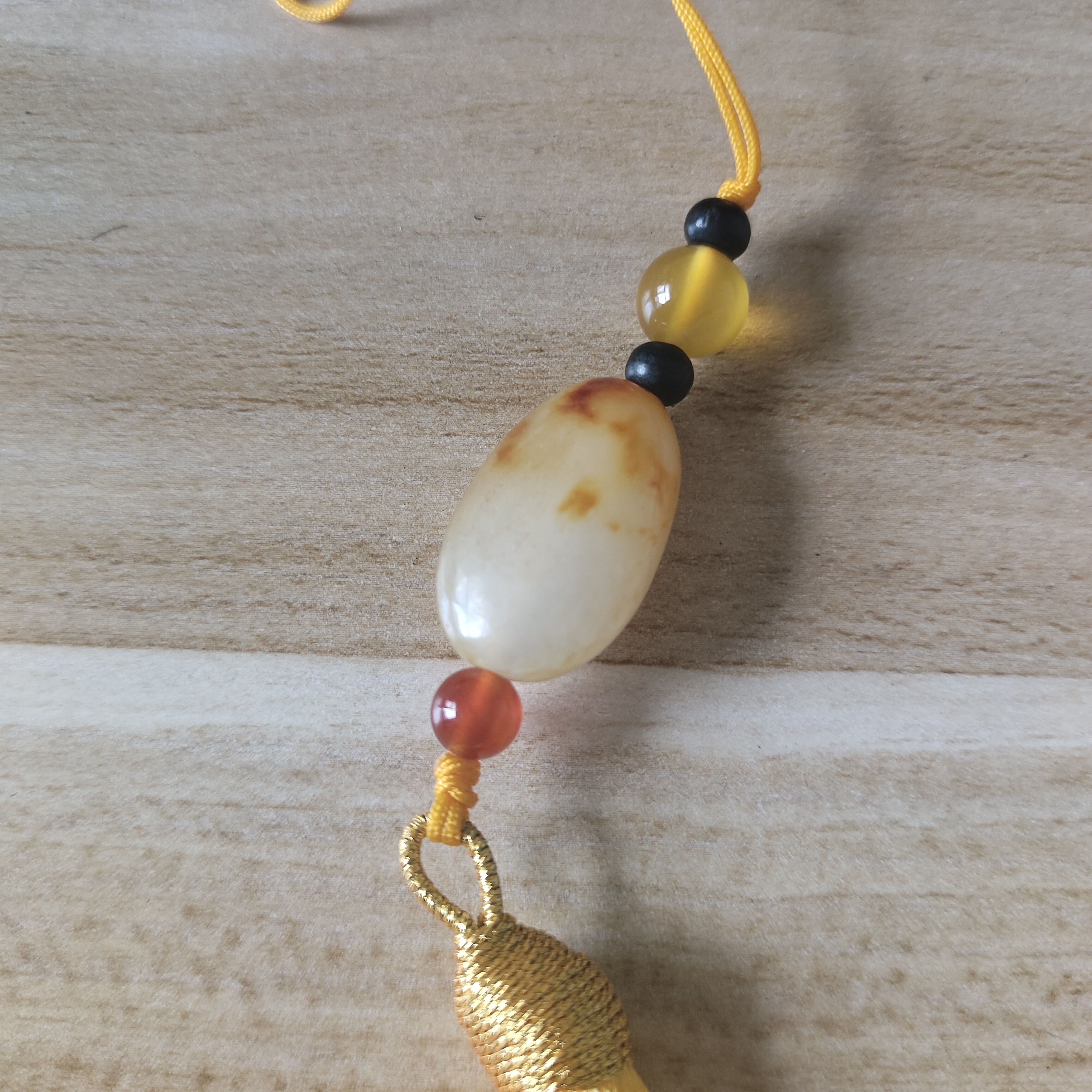 新疆和田玉红皮白肉随形车挂多样性发货拍一发一