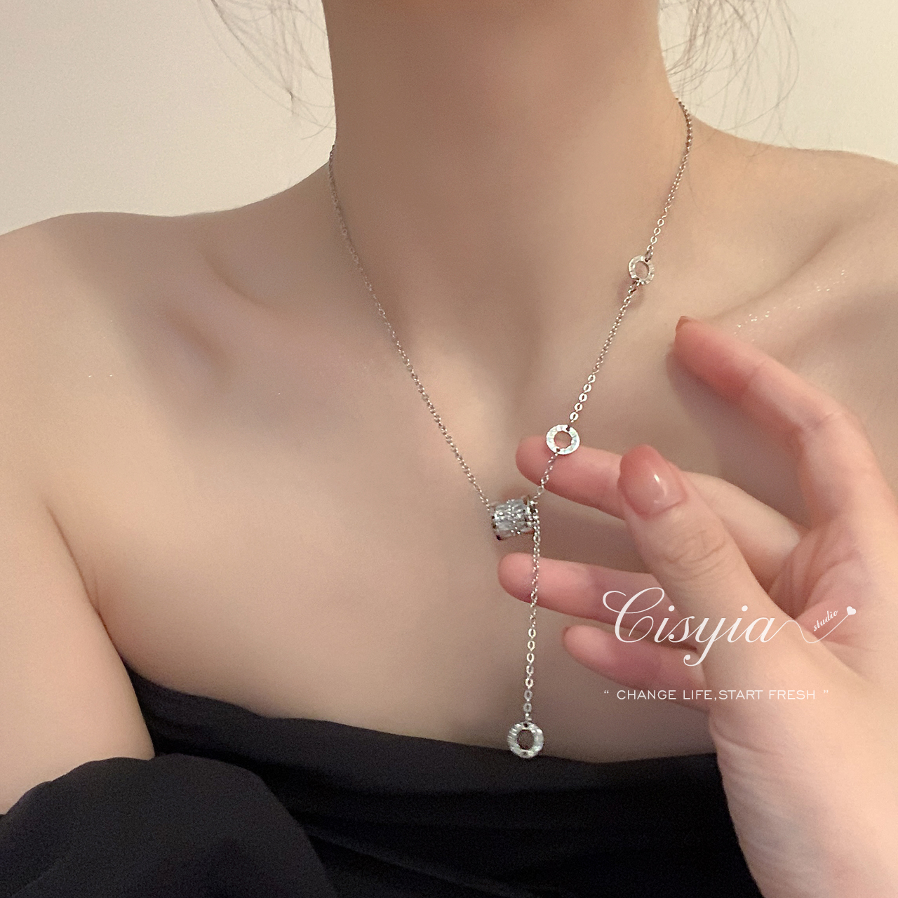 钛钢项链 小蛮腰项链女2024年新款轻奢小众设计高级感配饰锁骨链