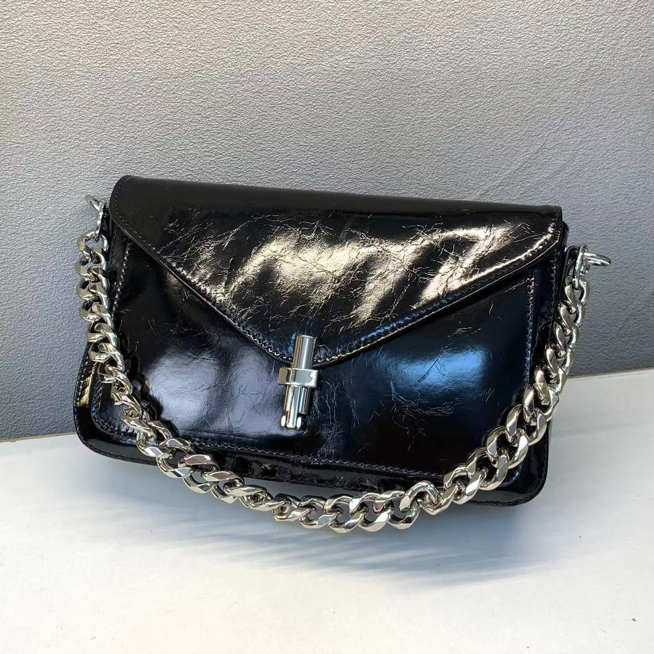 2025头层油蜡牛皮复古腋下手拿包信封包百搭休闲高级感单肩手提包