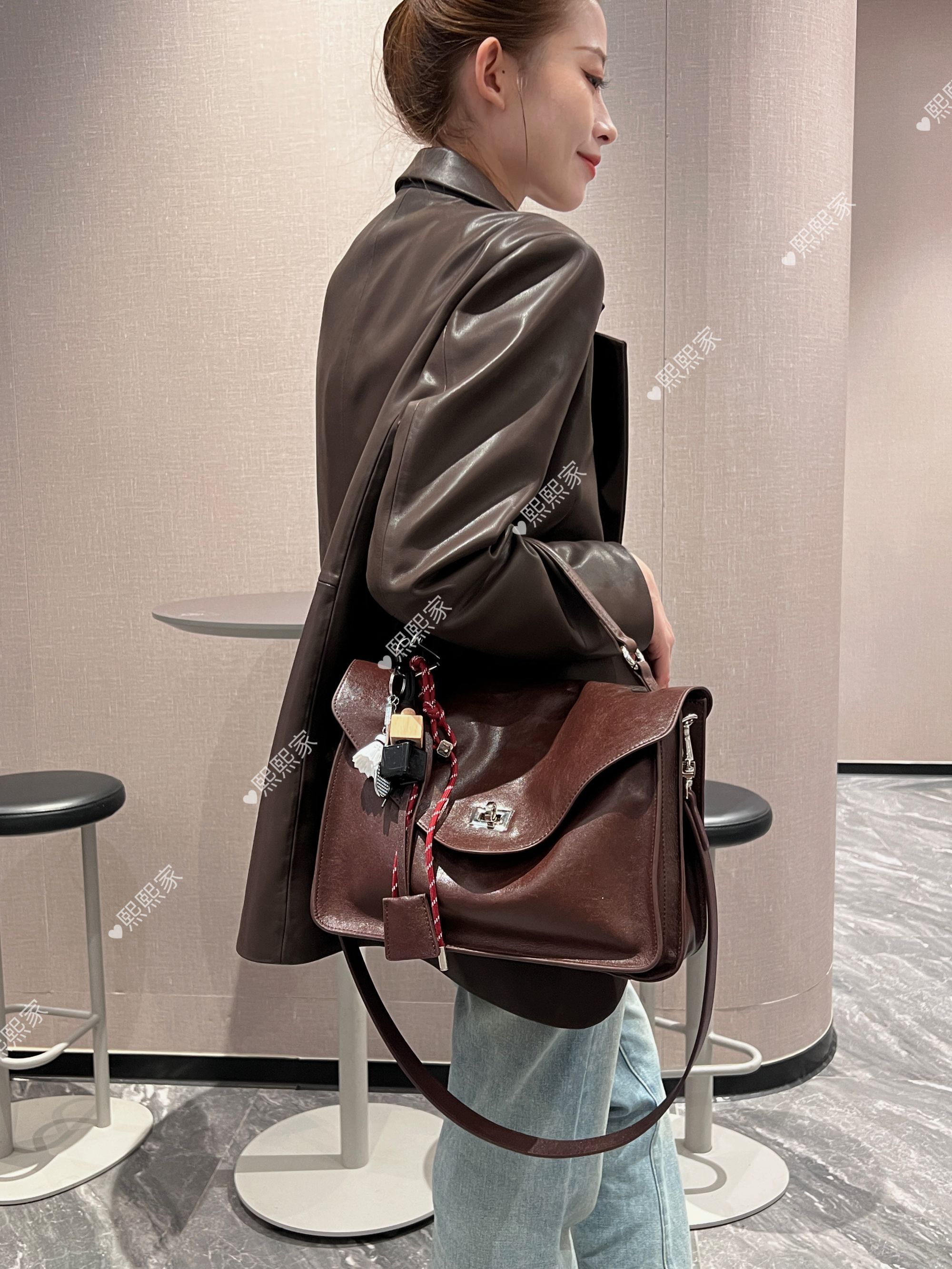 熙熙家小众复古慵懒高级感植鞣牛皮手拎单肩斜挎包