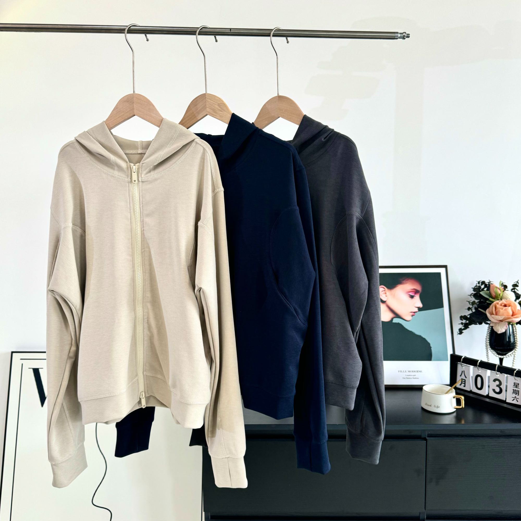 肉肉家-[莱赛尔]秋季女士休闲宽松百搭舒适拉链帽衫