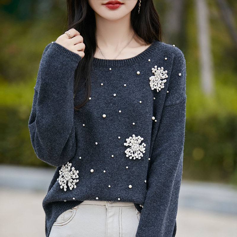 重工钉珠毛衣女秋冬时尚百搭圆领套头长袖宽松显瘦洋气针织打底衫