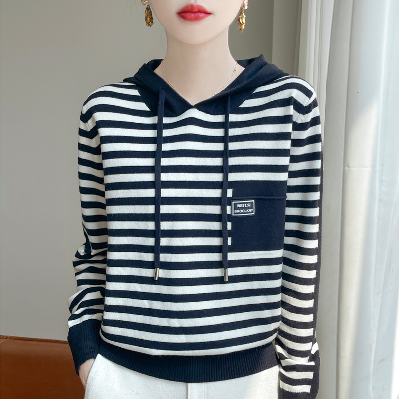 连帽毛衣女秋冬时尚百搭休闲宽松显瘦韩版套头条纹带帽长袖针织衫