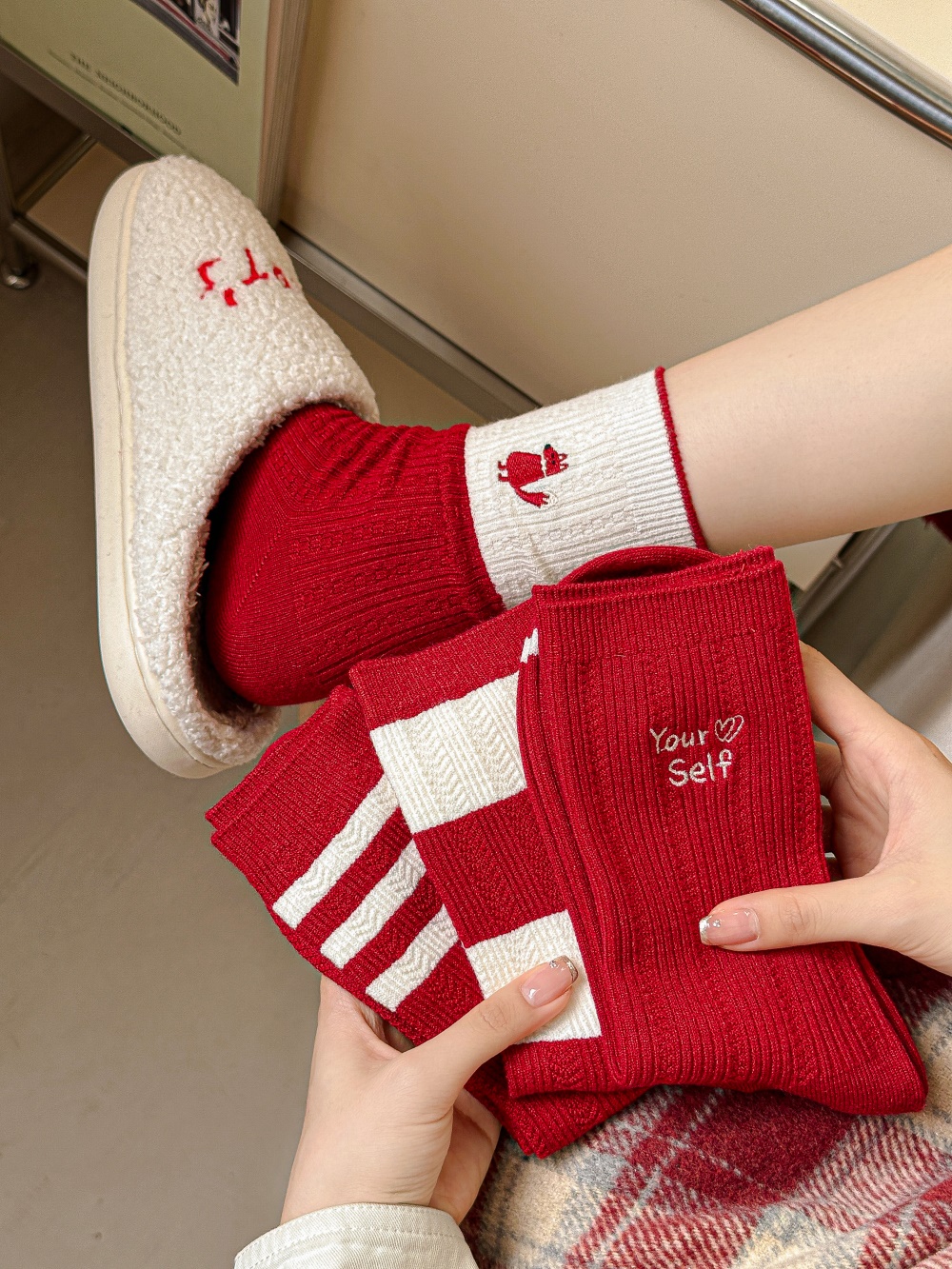 随机中筒袜一双