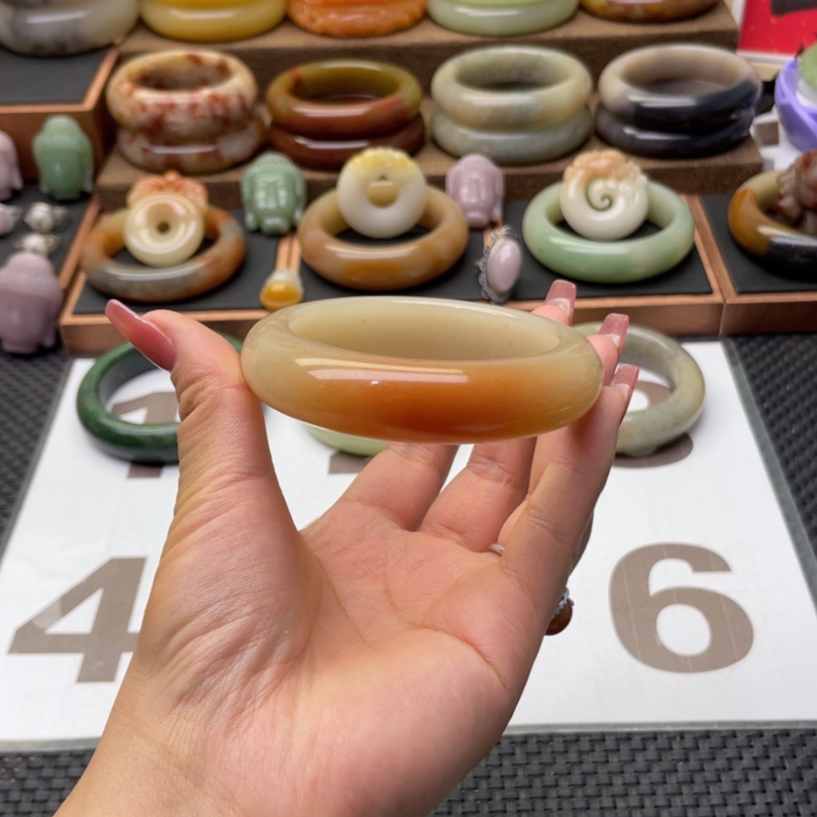 【闪购商品】石英质玉手镯未镶嵌青**水