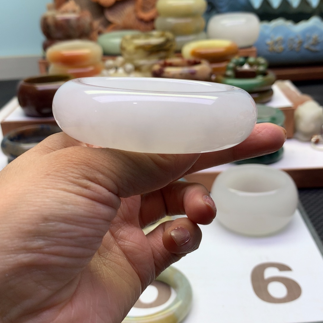 【闪购商品】石英质玉手镯未镶嵌