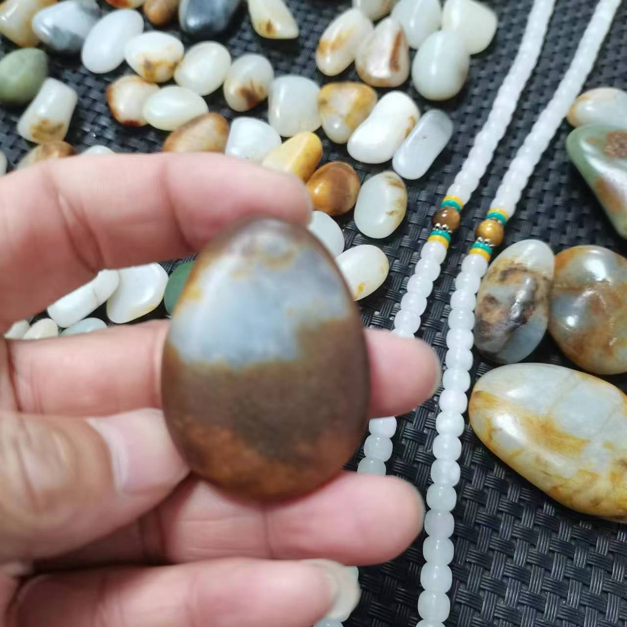 服饰腰挂民族特色