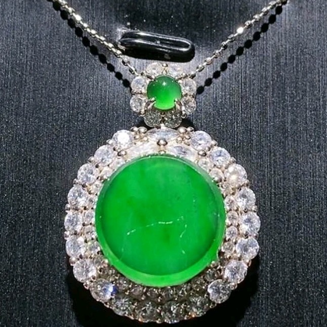 天然翡翠冰阳绿绿圆牌