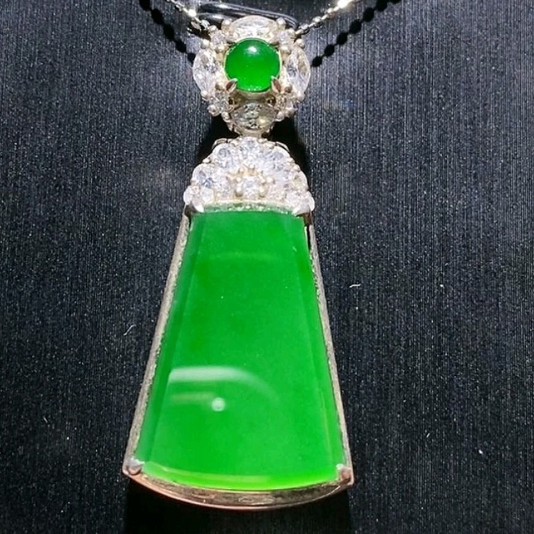 天然翡翠冰阳绿无事牌