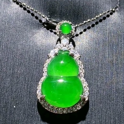 天然翡翠冰阳绿葫芦