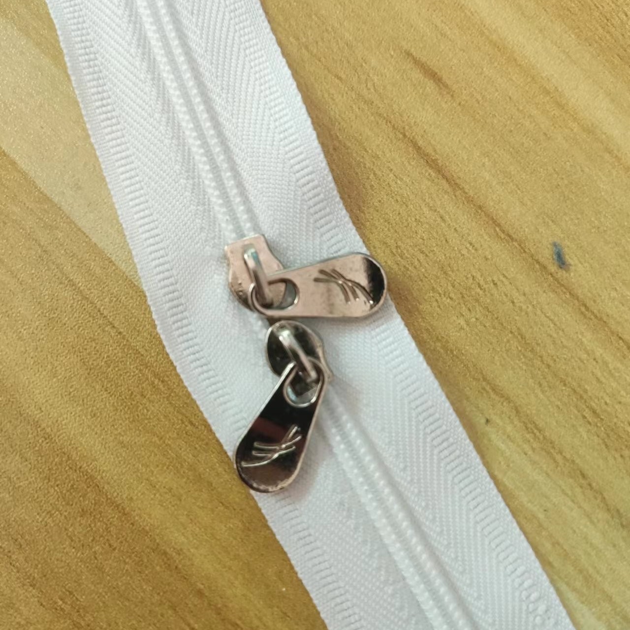 双拉链，钢头拉链