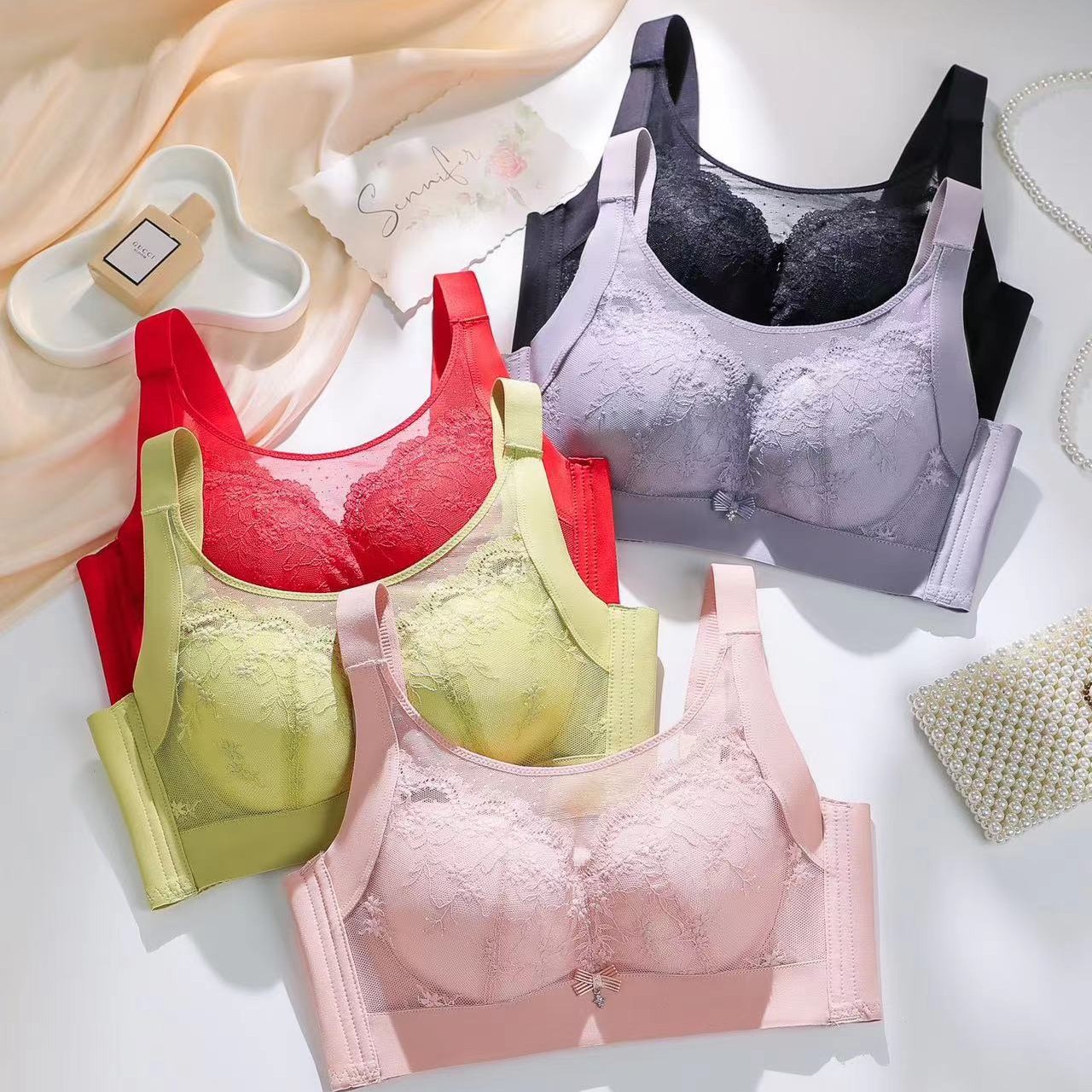 秋冬新无痕薄大胸显小全罩杯内衣小胸聚拢无钢圈收副乳乳胶文胸罩