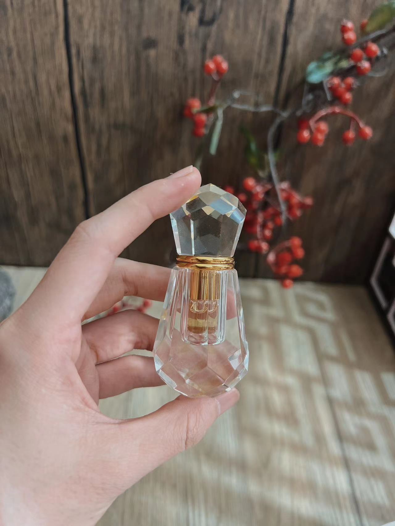 黑肉檀香精油水晶瓶装（蒸馏手法)