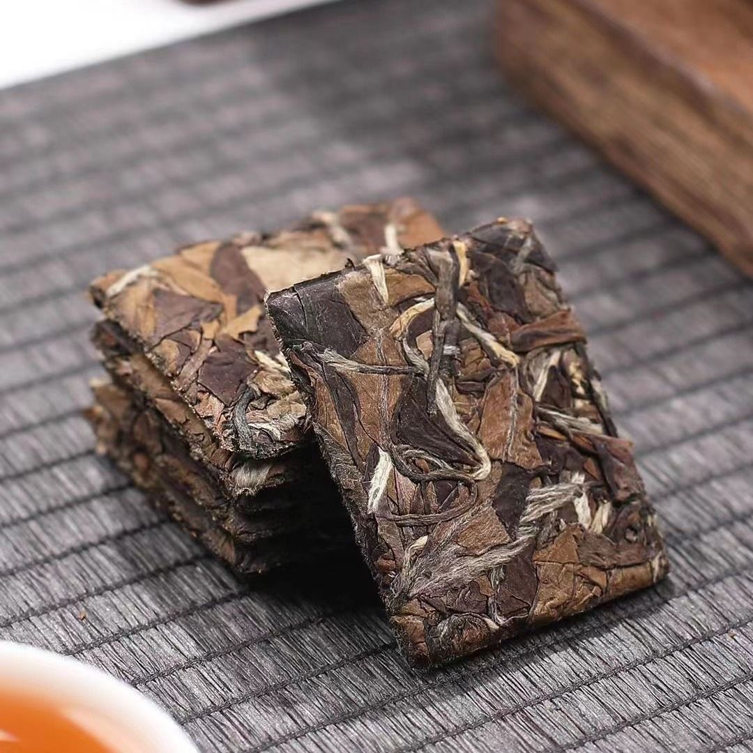 2010年贡眉福鼎白茶高山古树白茶越陈越香一片一泡便携装饼干茶