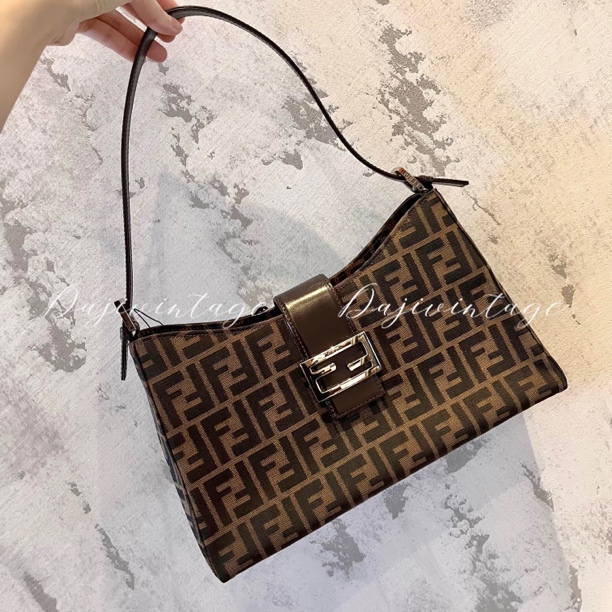 95新  大吉中古/fendi芬迪硬板牛角腋下单肩包