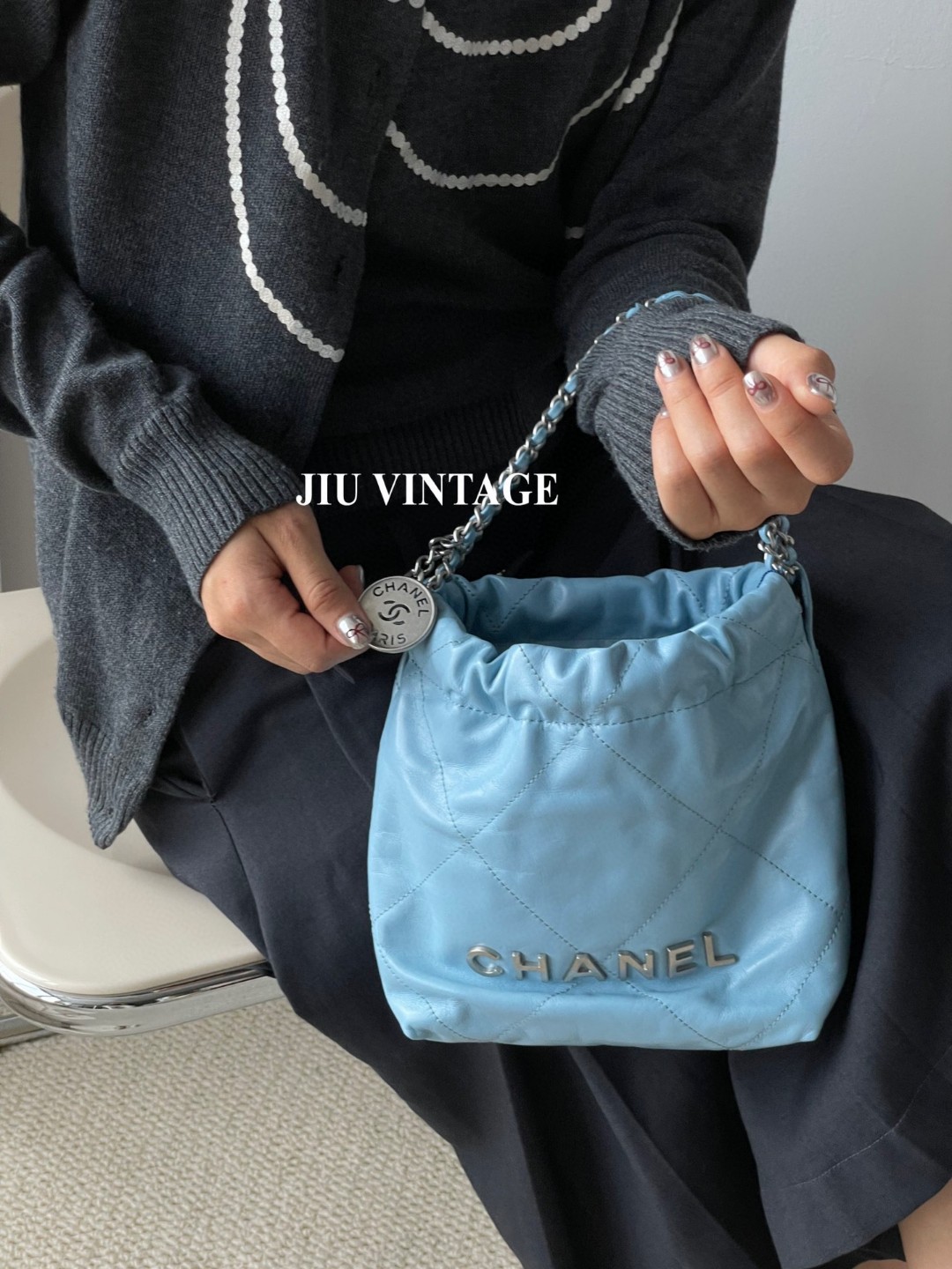 99新 Chanel/香奈儿 22bag mini 蓝色银扣 JM7-2621  赫赫专场