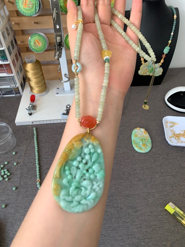 天然缅甸A货翡翠喜上眉梢圆牌吊坠