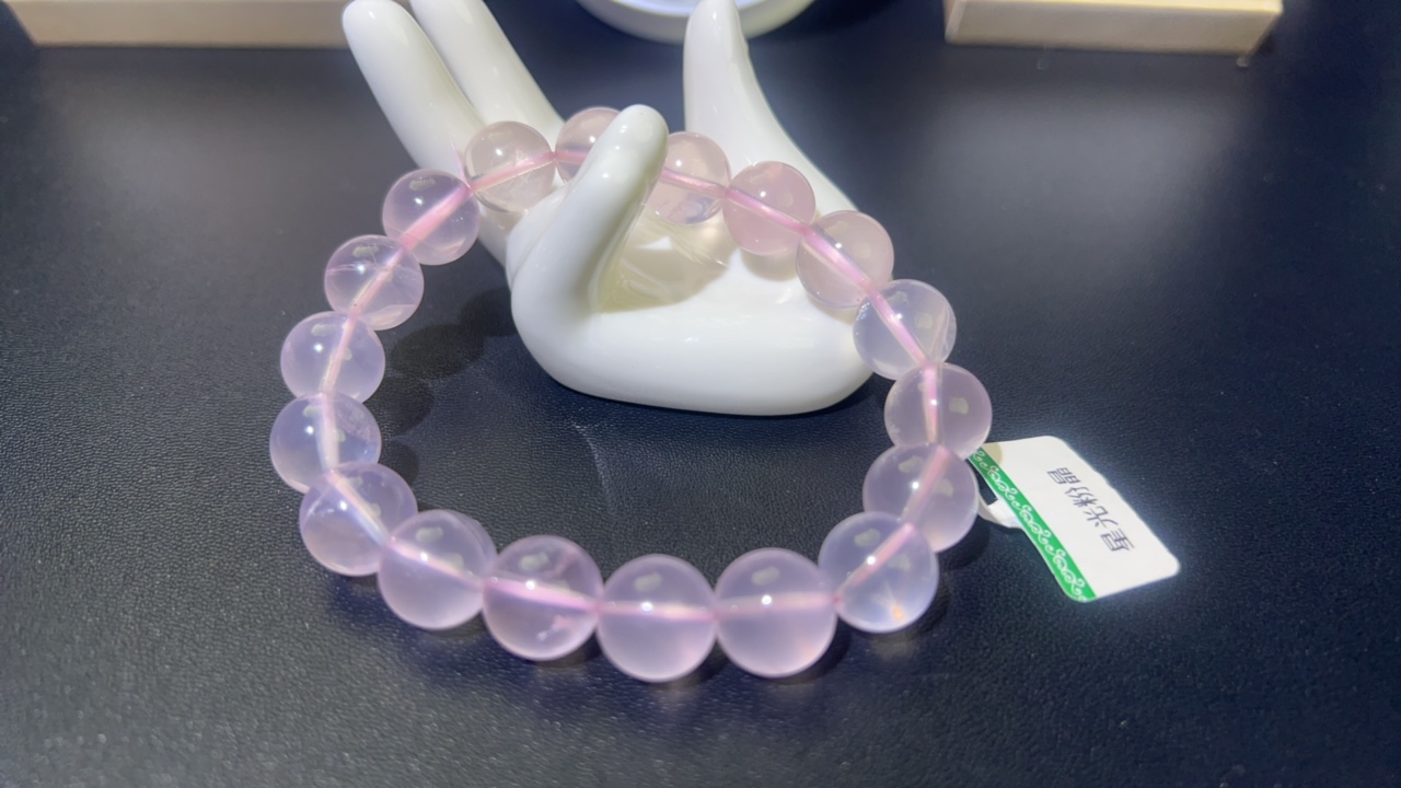 粉色透体润珠手串女款粉晶