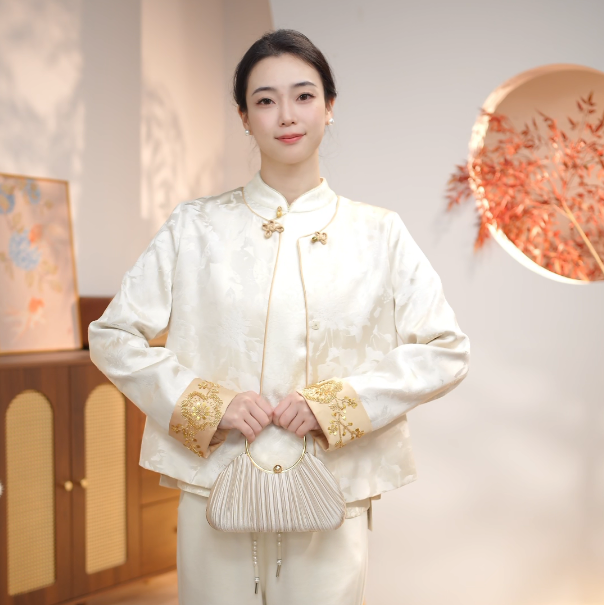 《秋月白》书含时尚国风百搭新中式圆领提花翻袖重工钉珠外套1143