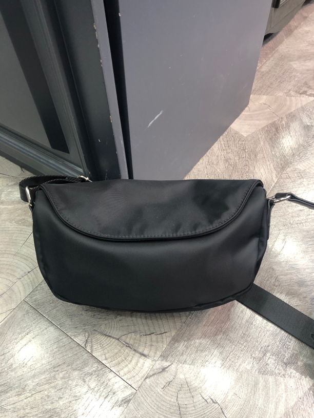 简约风随意搭男女皆可用休闲斜挎包ins百搭单肩黑色斜跨包运动