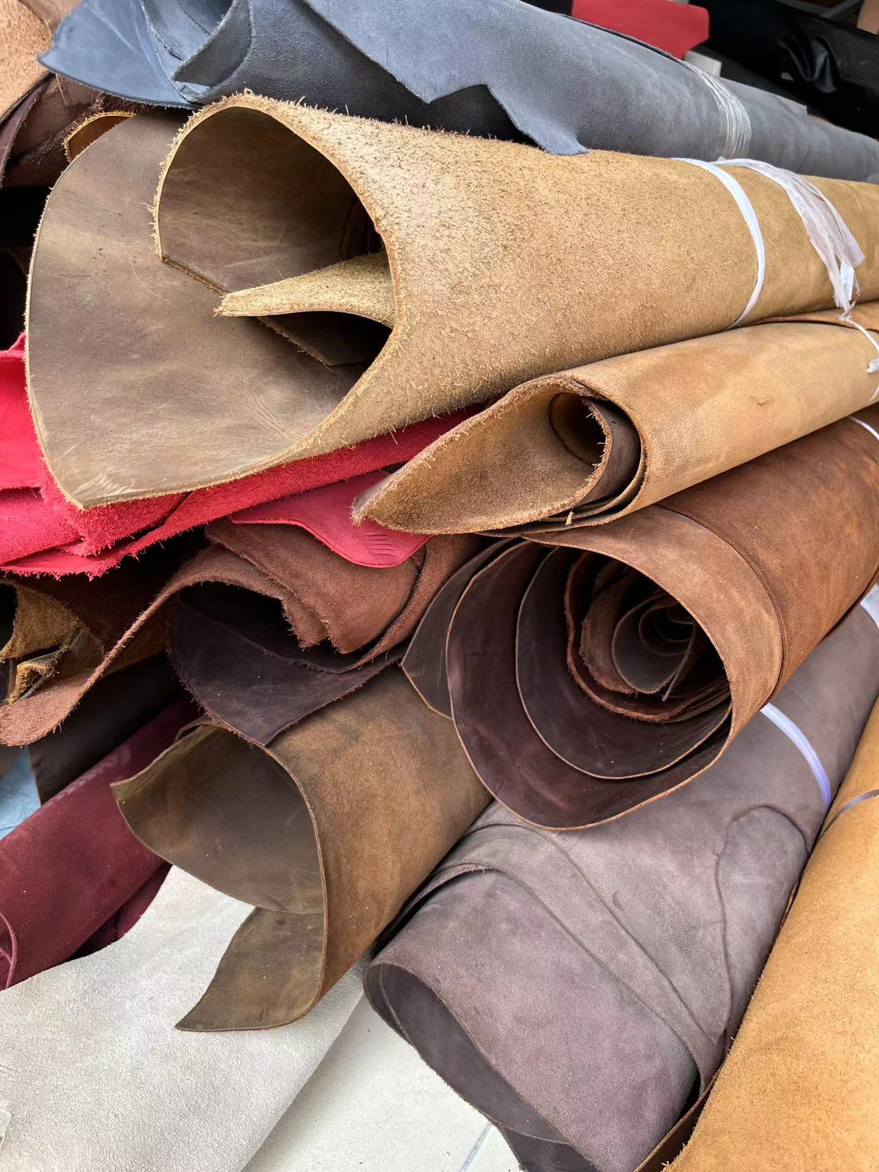 0.8-4毫米头层牛皮，DIY手工皮革、风格：磨砂、疯马、油皮、纳帕