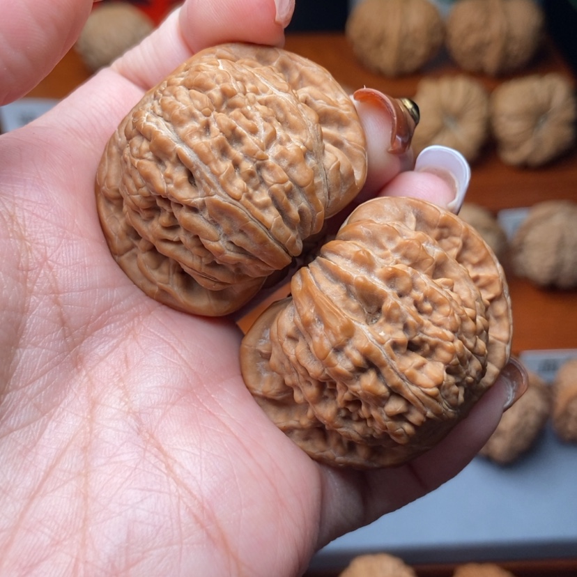 【闪购商品】文玩核桃吊坠红皮楼42