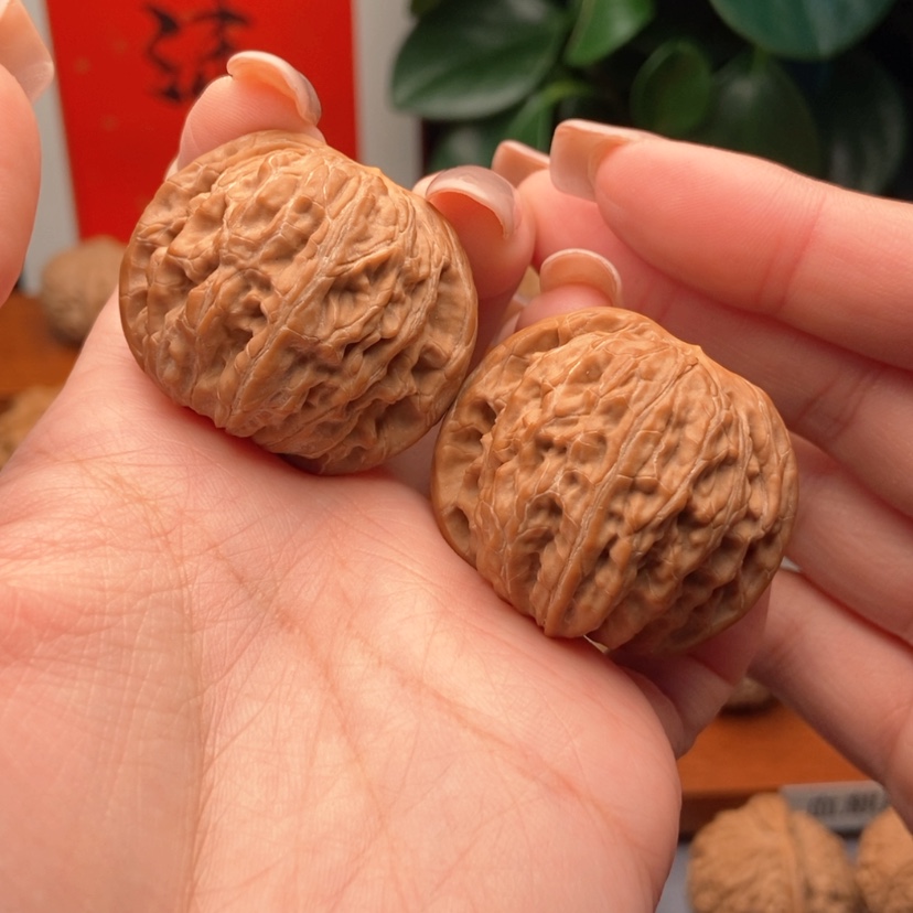 【闪购商品】文玩核桃吊坠红皮正磨38.5