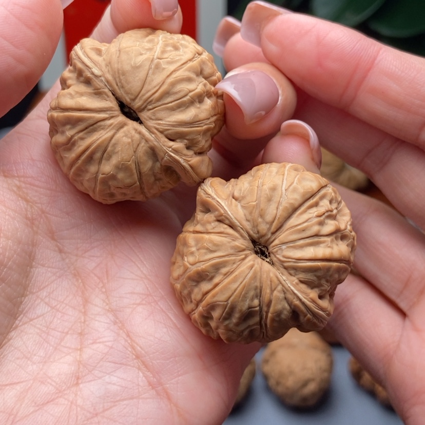 【闪购商品】猴头核桃吊坠歌****曲