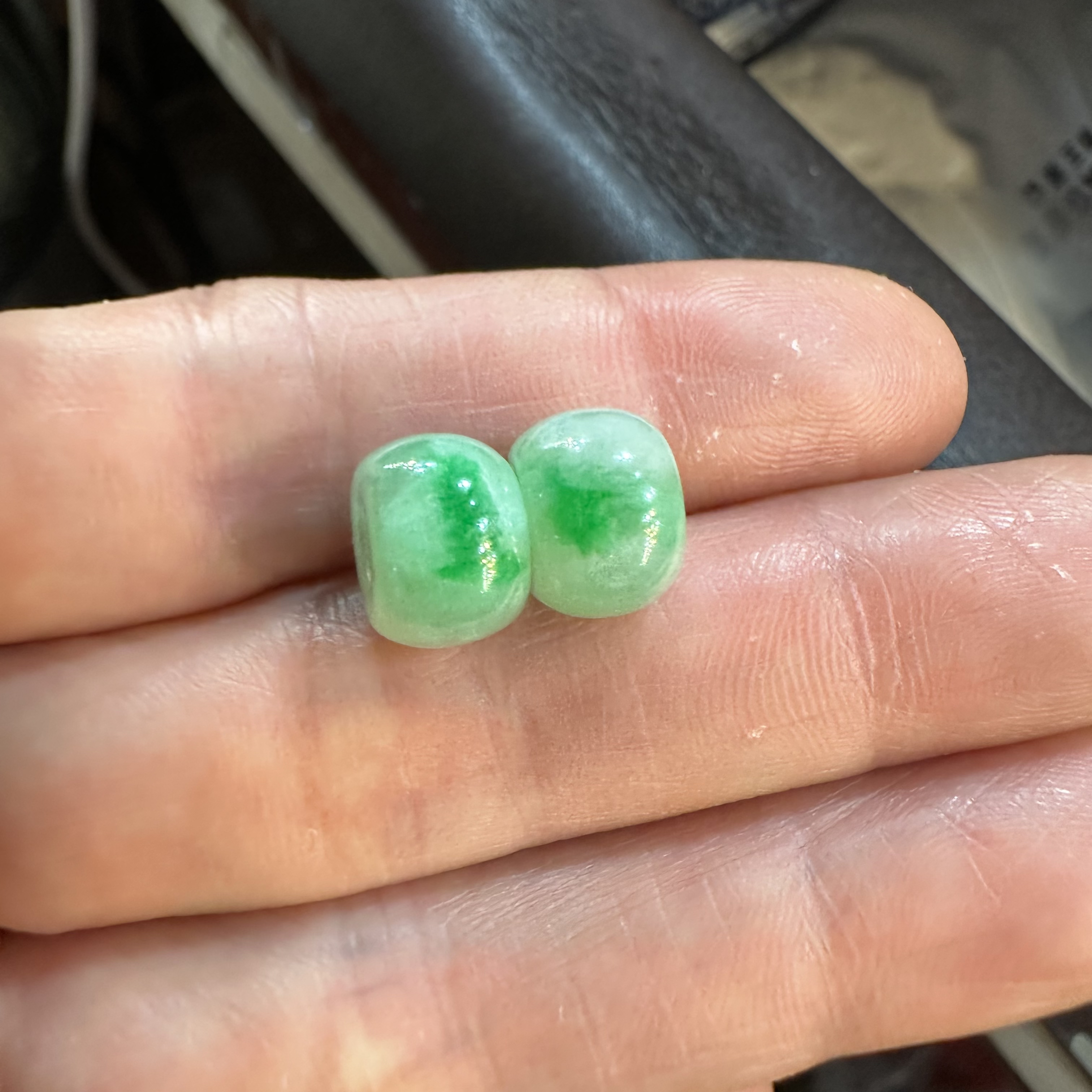 缅甸翡翠飘绿路路通一对尺寸10、7、3.9