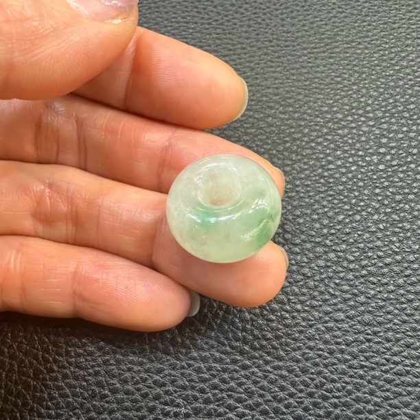 缅甸翡翠白底飘花路路通尺寸9.9、17、7